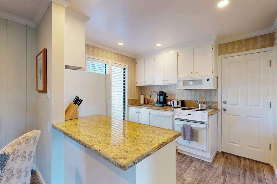 Channel your inner Napa chef in this granite-topped kitchen stocked with everything you need to create a wine-country-inspired meal.