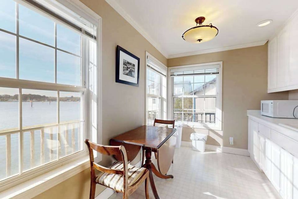 Enjoy your morning coffee at the dining table as fishing boats glide past your window on Bodega Bay.