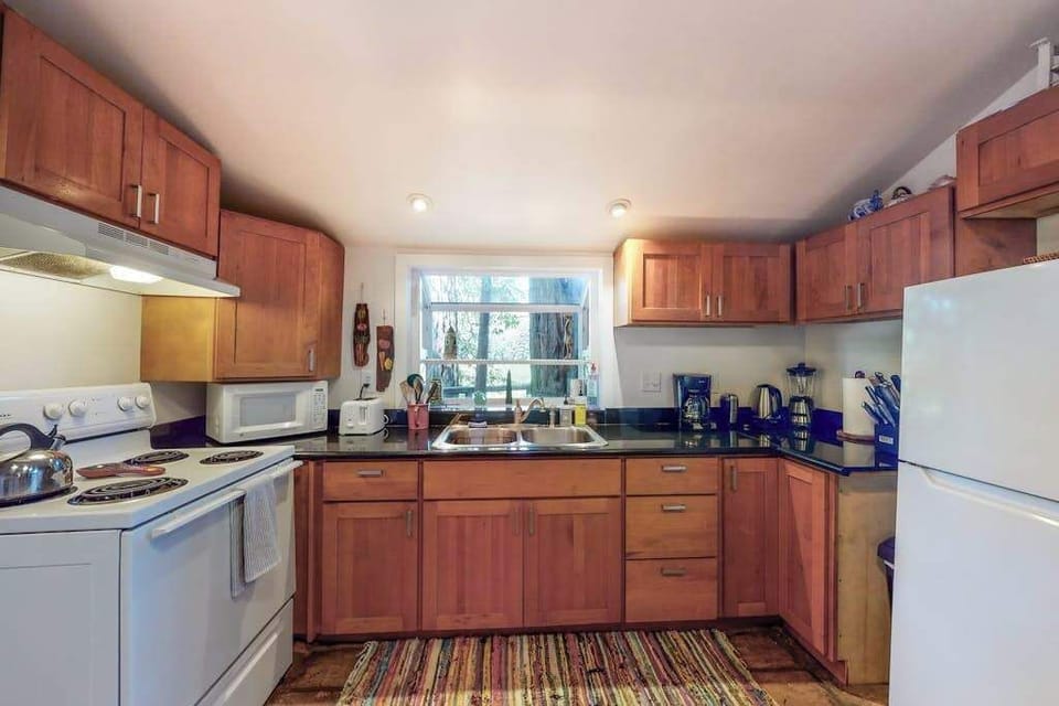 Everything you need for your morning ritual awaits — coffee maker, toaster, microwave, and ample counter space to plan your Sonoma tasting itinerary.