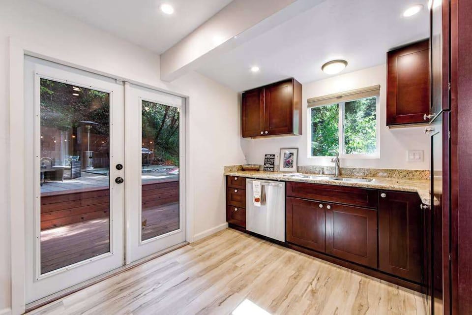 Rinse your Sonoma farmers market finds at the prep sink — French doors let you step right out to the deck and grill while keeping an eye on dinner.