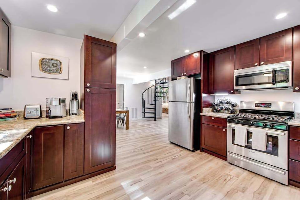 Cook like a local in your fully equipped kitchen with cherry cabinetry, granite countertops, stainless steel appliances, and everything you need after a day of wine tasting.