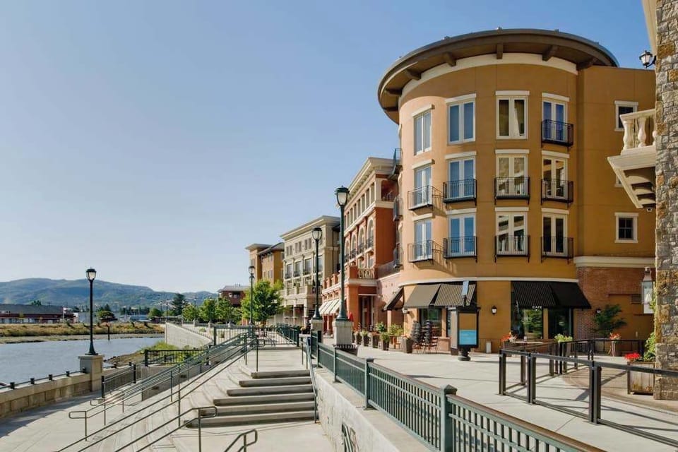 Explore the Napa Riverfront promenade just minutes from your door — waterfront dining, boutique shopping, and Tuscan-inspired architecture await your discovery.