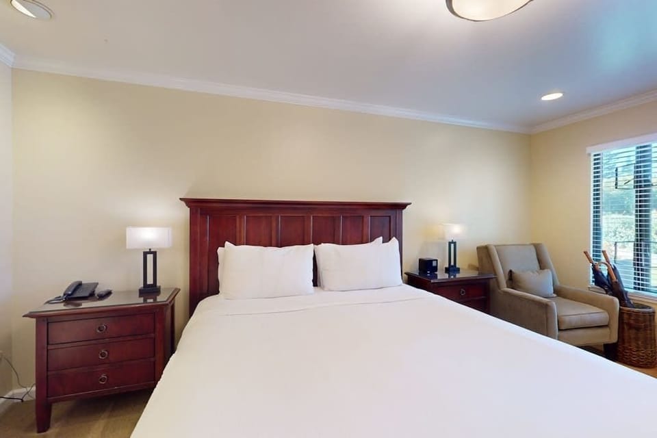 Curl up in the reading chair by the window or sink into your king bed — this elegantly appointed Napa retreat is designed for rest between vineyard adventures.