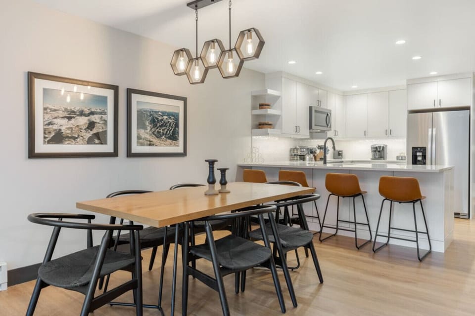Modern dining space for 6 plus bar seating