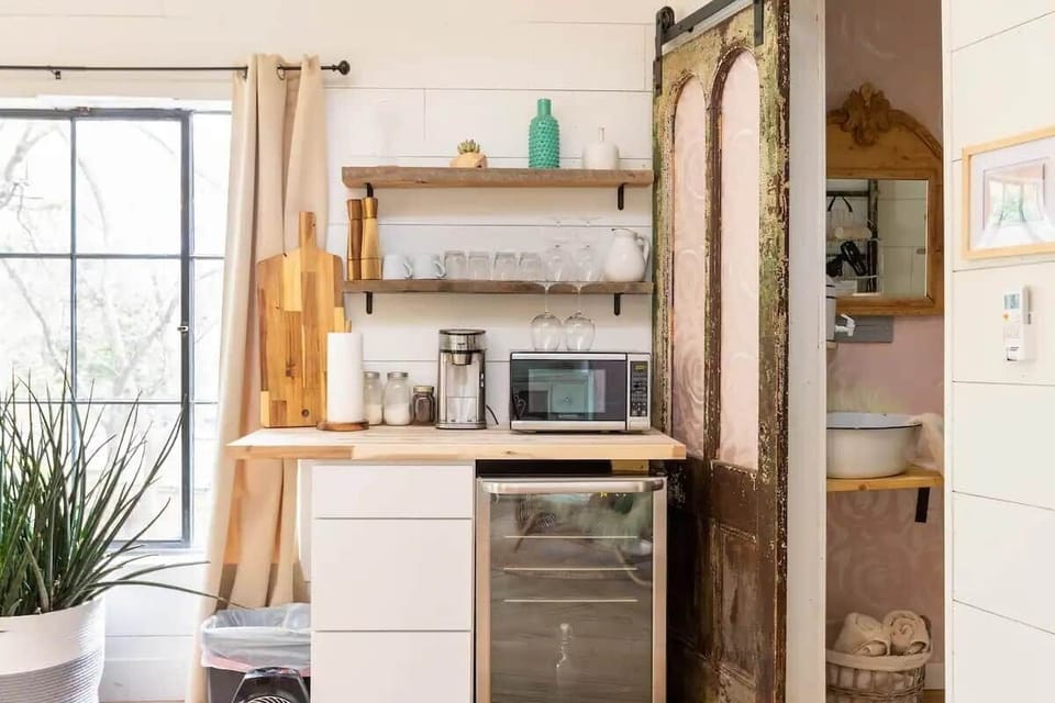 1x Toaster
1x Hot Plate
1x Microwave
1x Coffee Maker
1x Mini Refrigerator