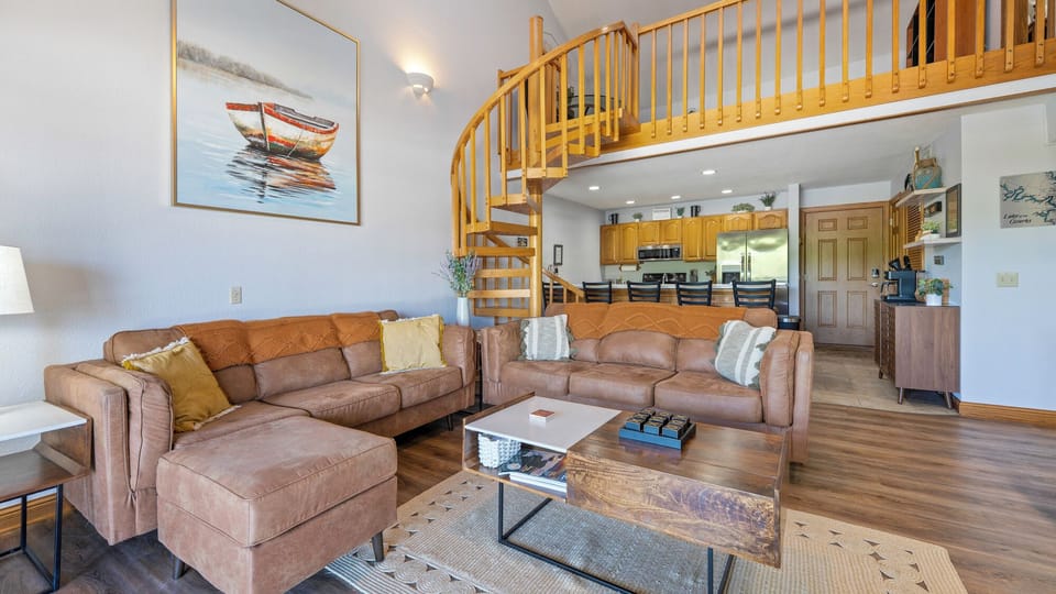 Beautiful Living room with lots of seating space