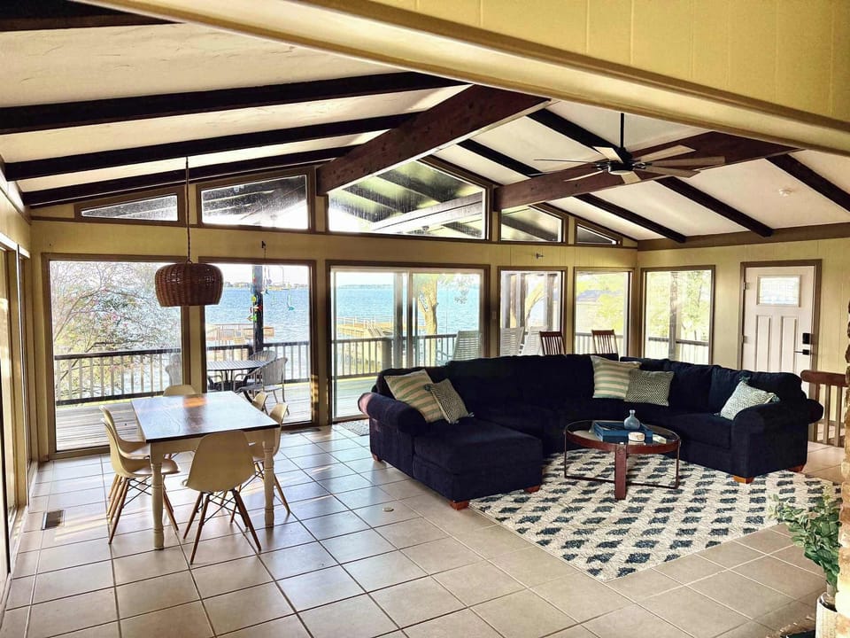 Living and Dining Room Area