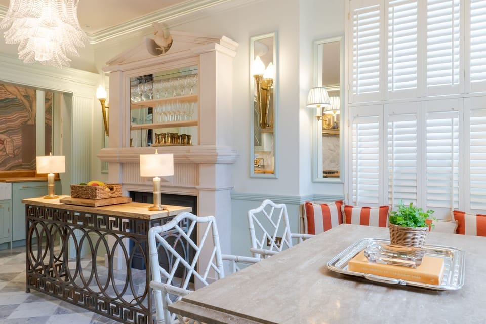 Dining table for 8 people - Castle Lodge