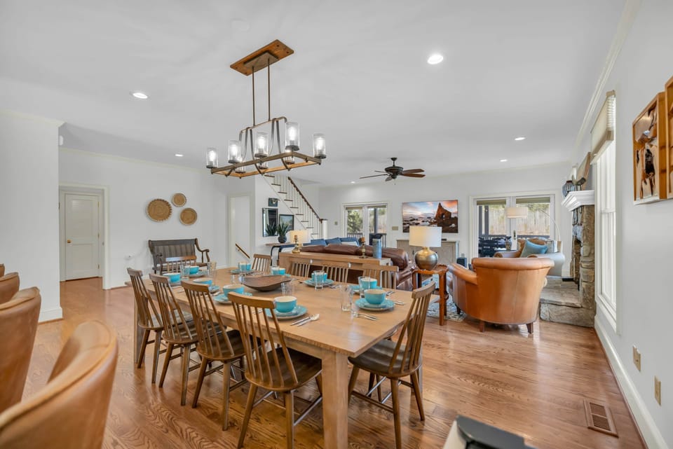 Dining area seats 10 plus 4 barstools