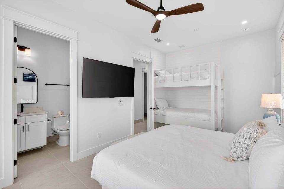 Golden Getaway - Seagrove - Bedroom