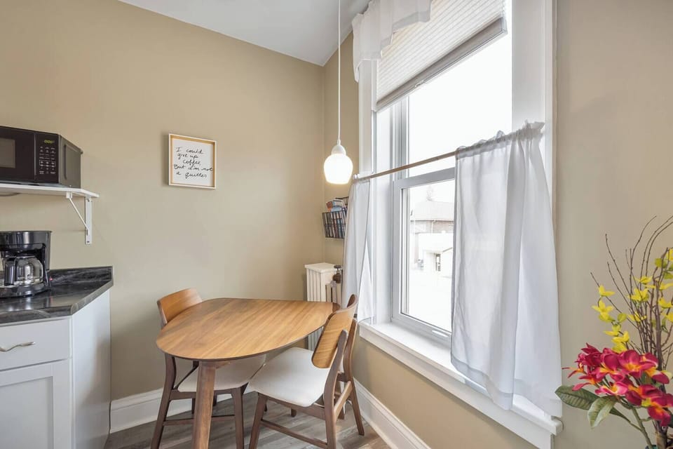 Seating area off of kitchen