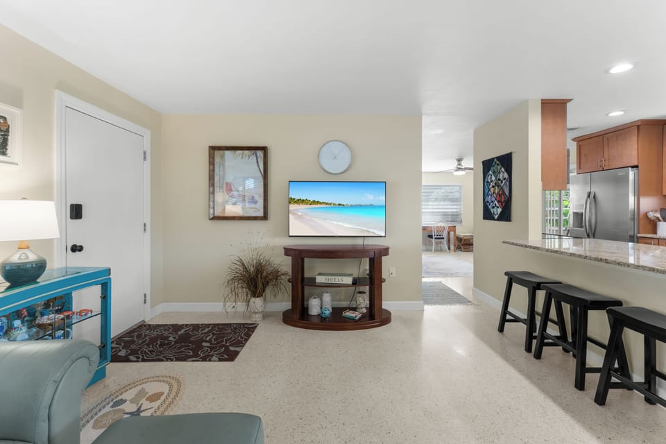 Open floor plan living area and kitchen