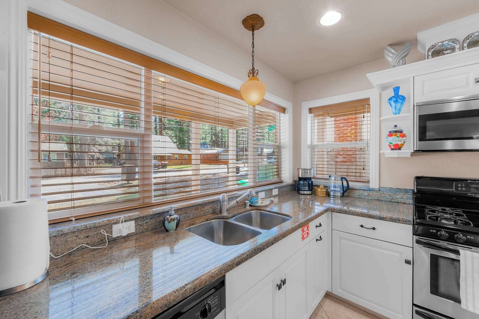 Fully equipped kitchen for home-cooked comfort