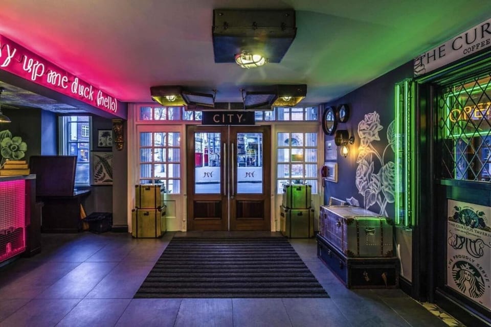 Entrance / Reception