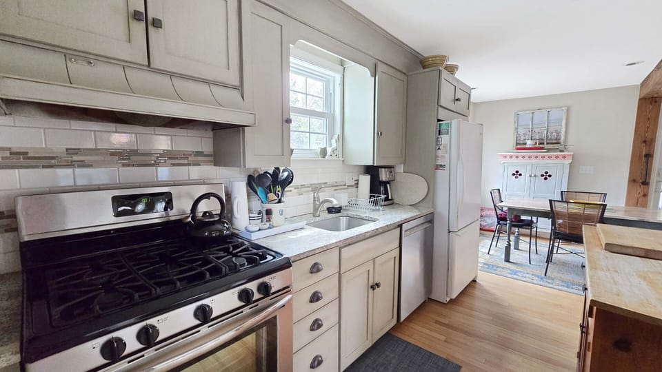 Nicely equipped kitchen with dining are beyond