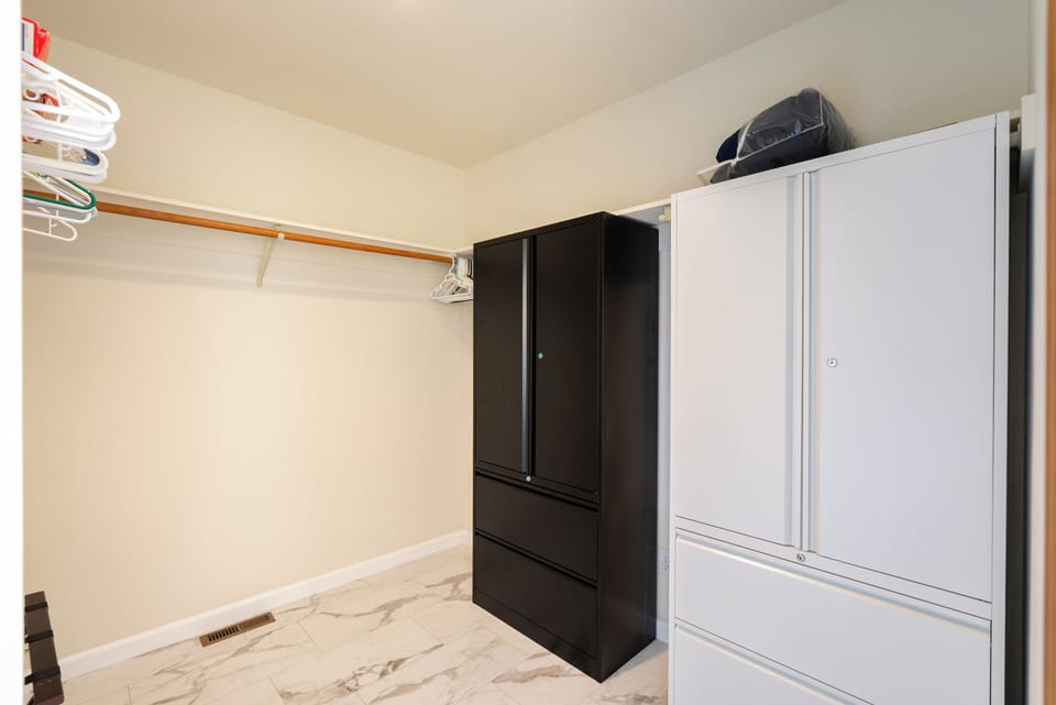 Closet area with plenty of space for your belongings.