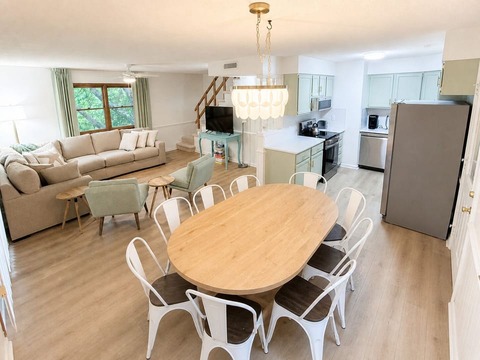 Open  Concept for Relaxing and Gathering