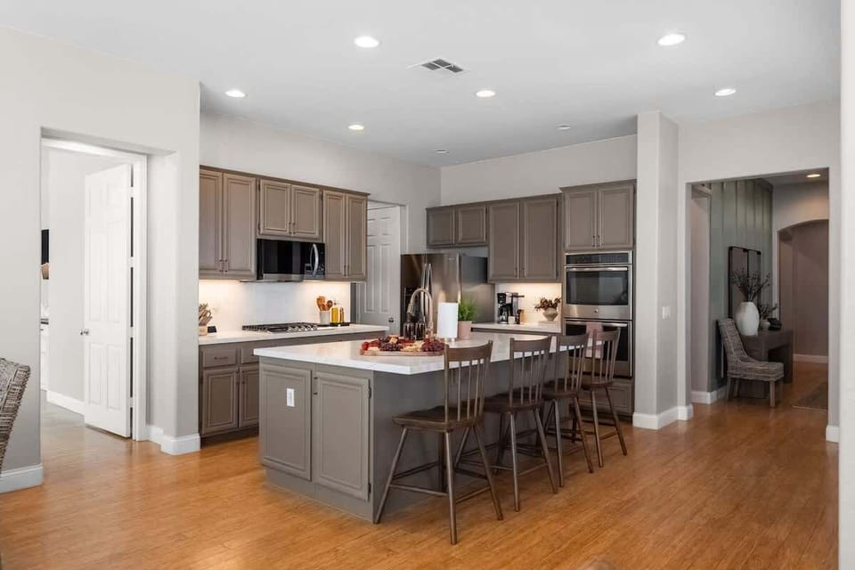 Kitchen: A fully equipped, modern kitchen featuring sleek countertops, stainless steel appliances, and ample space for preparing meals. Perfect for cooking family dinners or casual meals with friends.