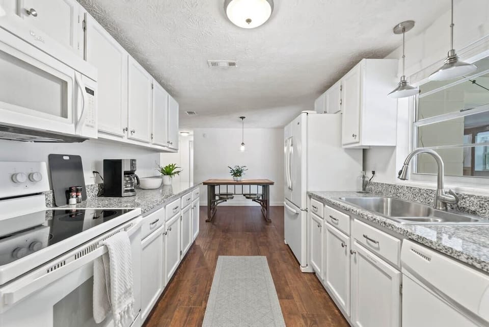 Spacious kitchen with everything you need to cook