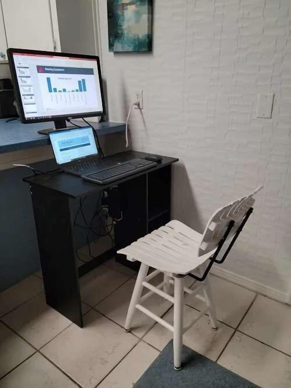 Work & Relax in This Flexible Space