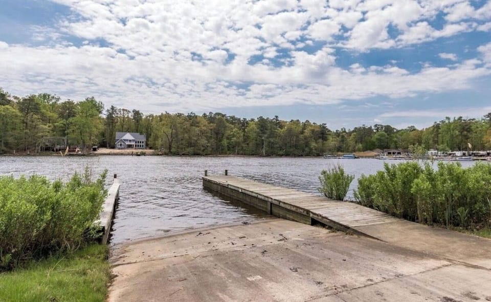 Kayak/paddleboard launch (watercraft not provided)