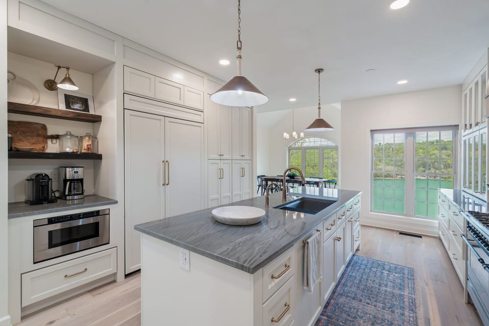 Kitchen w/ Coffee Bar 