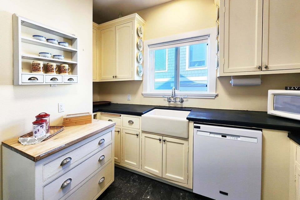 Modern touches add convenience to this kitchen