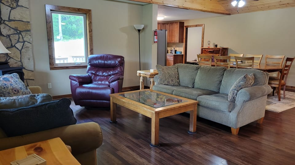 Open floor plan goes from kitchen/dining area to living room