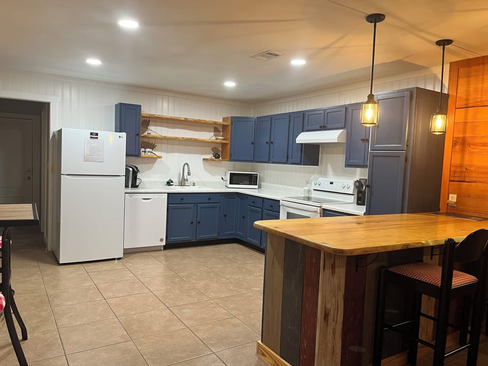 Kitchen. all electric