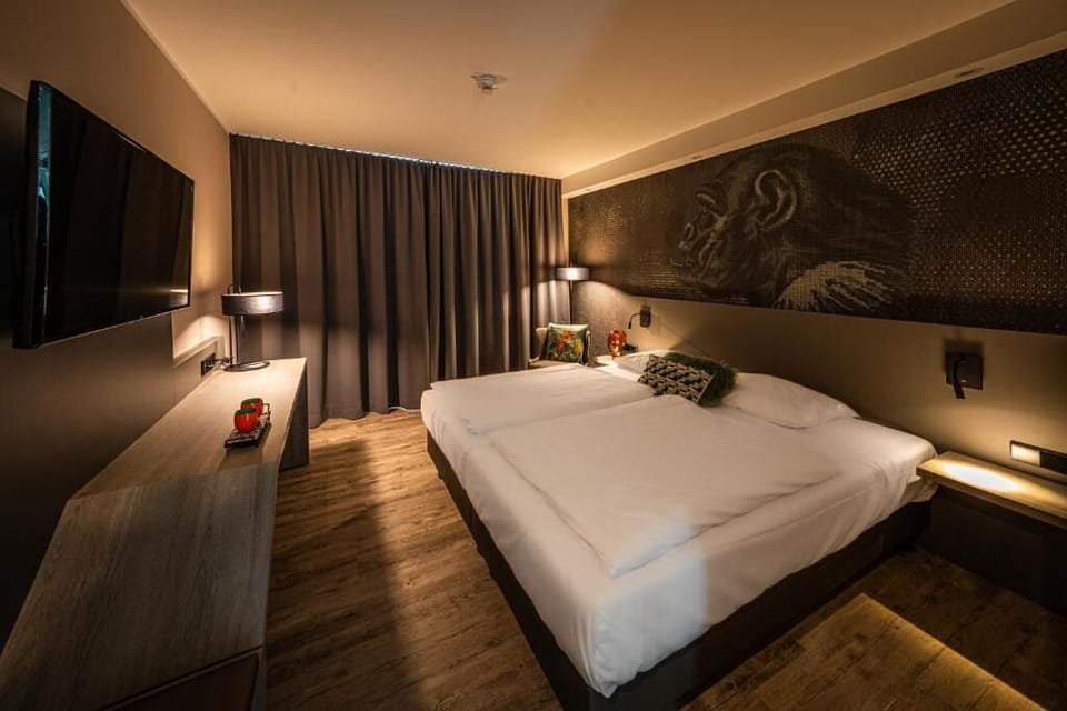 Settle into crisp linens and enjoy easy in-room entertainment.