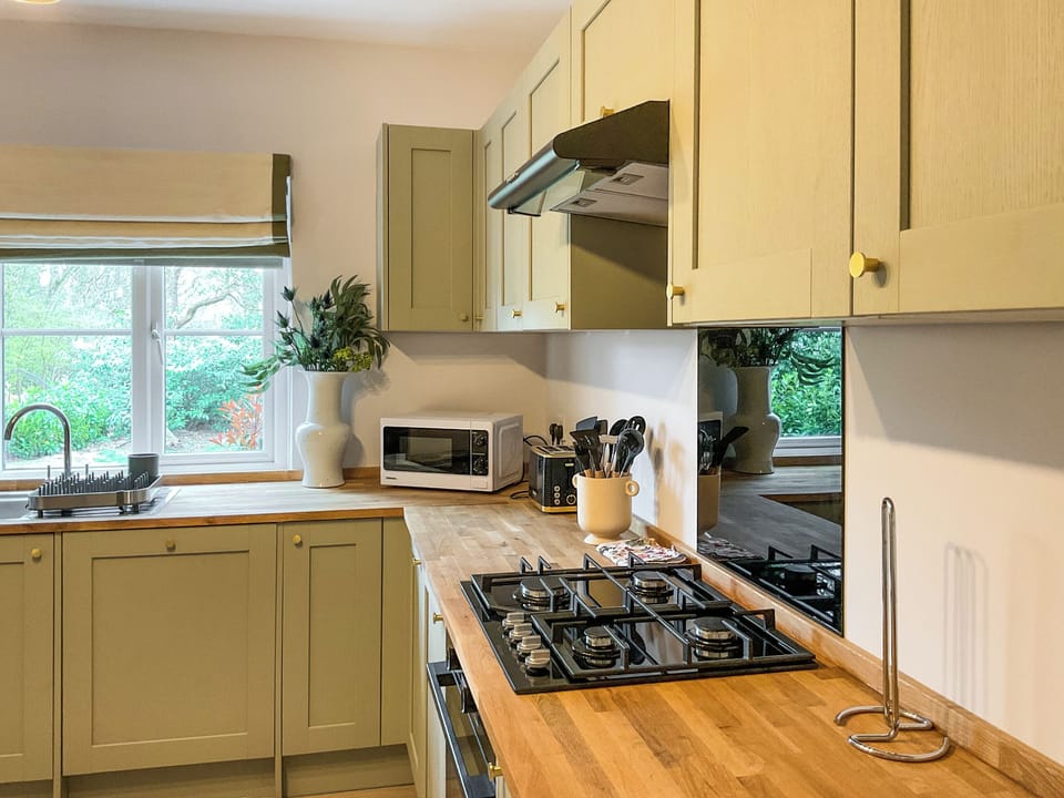Kitchen | Elm Tree House - Hamptworth, Landford, near Salisbury