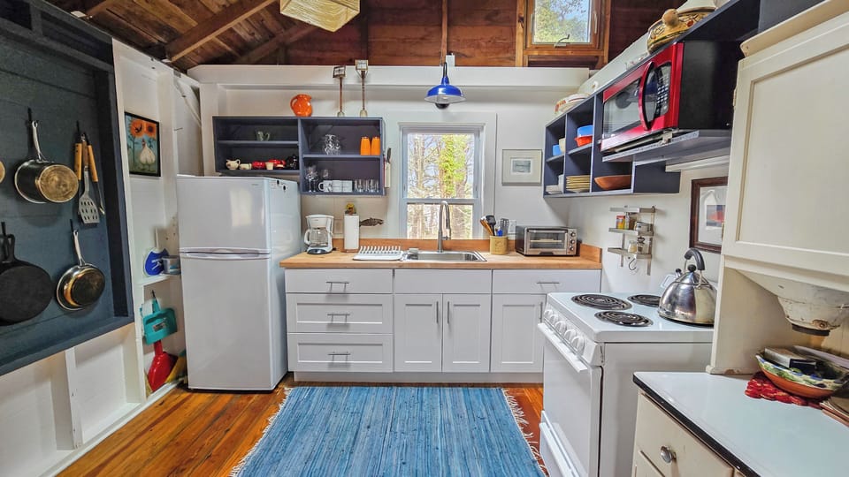 Nicely equipped kitchen