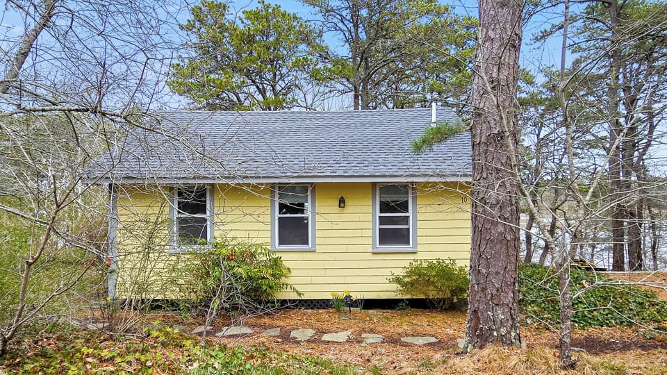 Quintessential Cape Cod cottage on Blackfish Creek