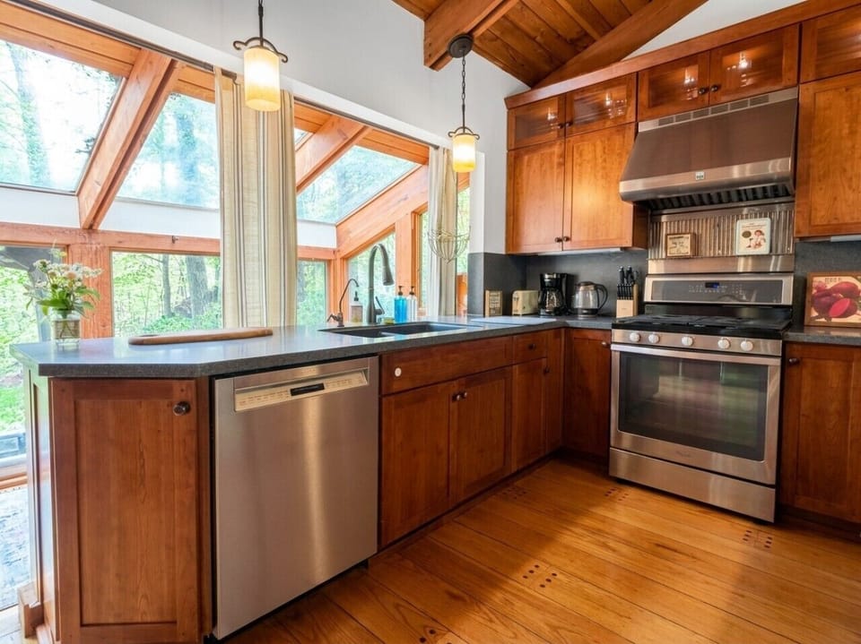 Full Kitchen | Stainless Steel Appliances