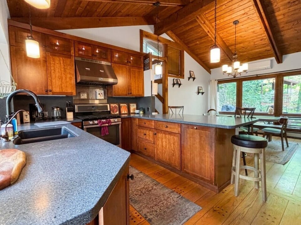 Full Kitchen | Drip Coffee | Some Coffee Provided