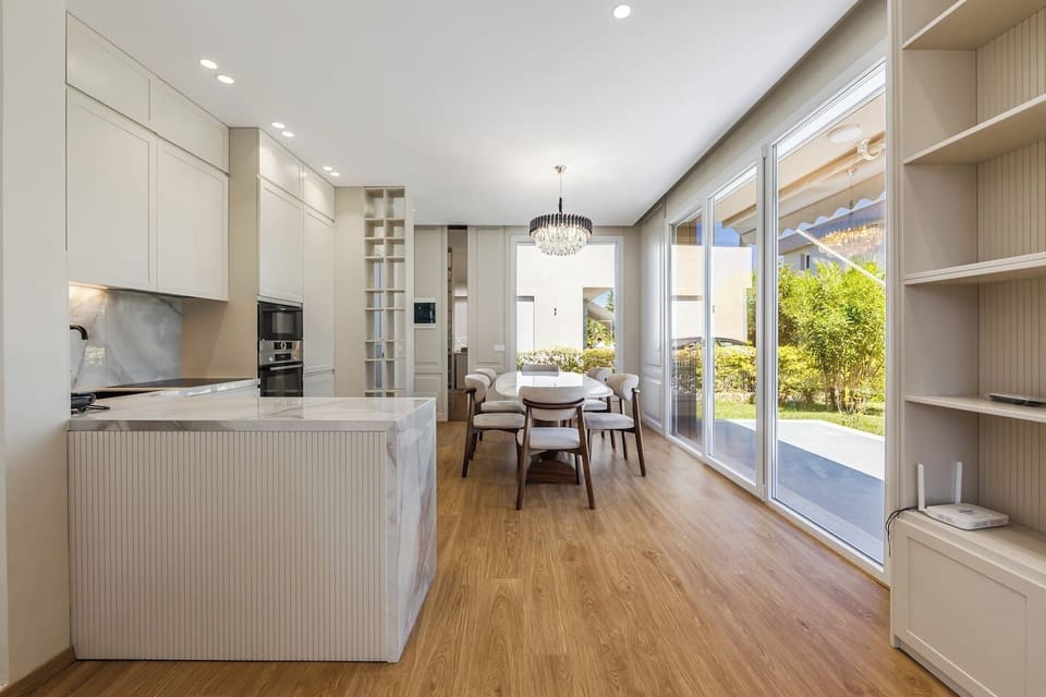 Fully-equipped kitchen and dining area