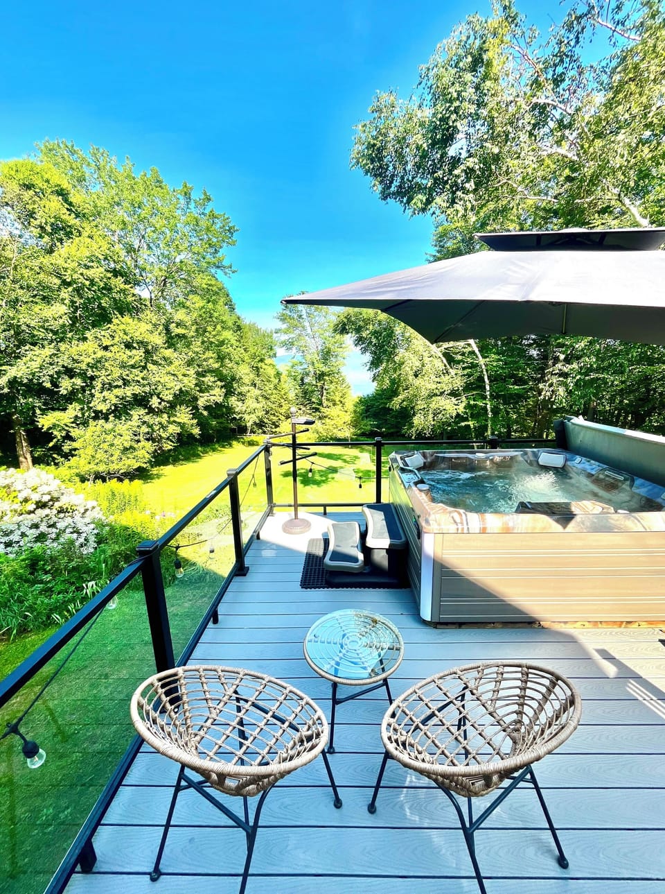 Outdoor spa tub