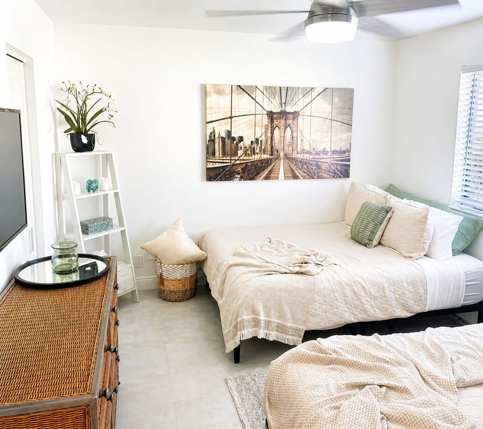 second bedroom with two queen beds and closet.