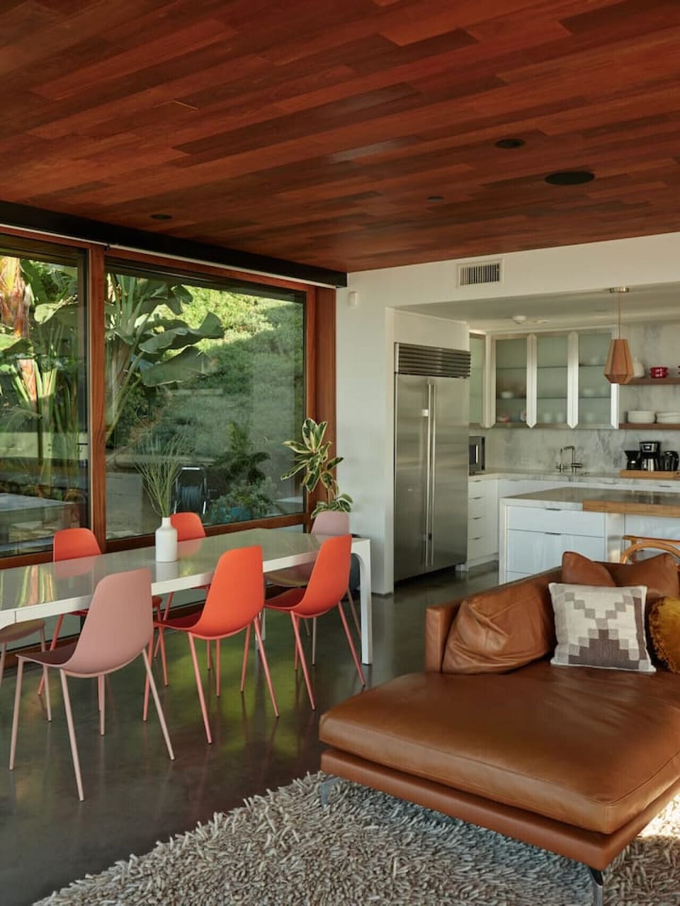 Dine surrounded by lush tropical gardens and warm California light.