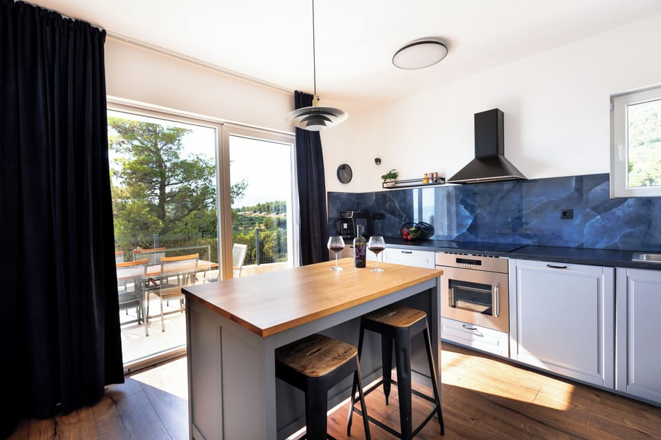 Kitchen island for quick snacknor drink while enjoying mountain or sea view.