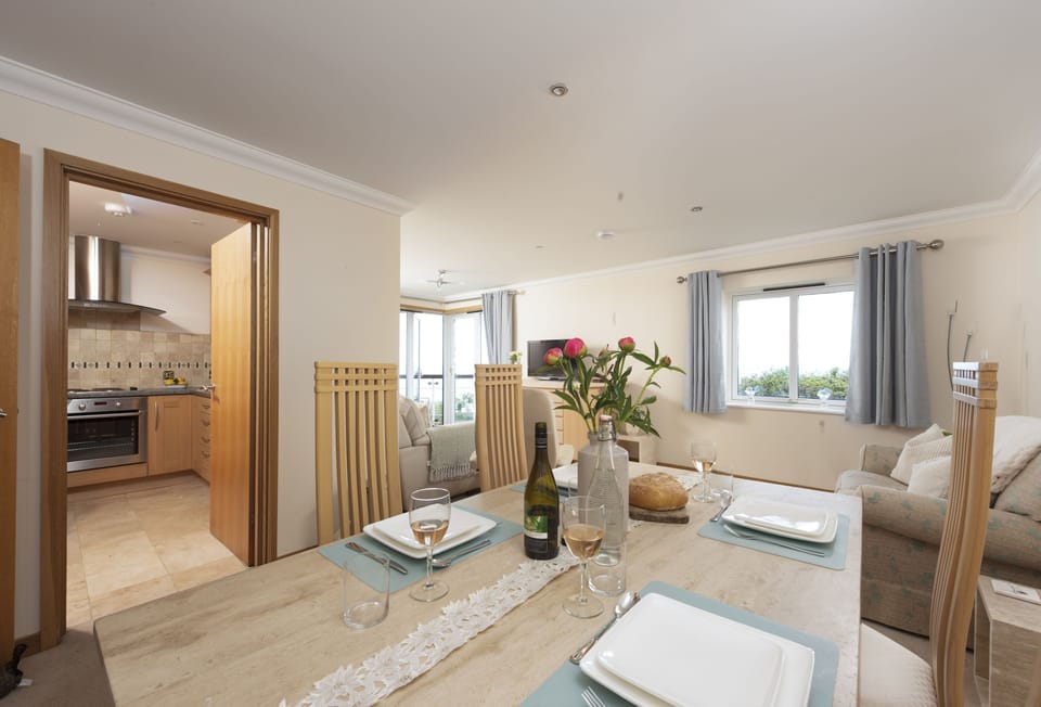Just Breathe, Mevagissey: Open plan living and dining room