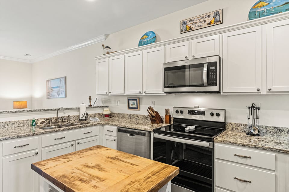 Fully Stocked kitchen