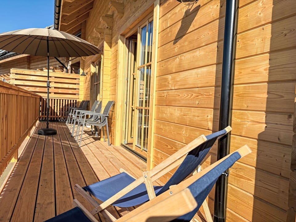 Wood, Wood Flooring, Hardwood, Plank, Wood Stain, Deck, Composite Material, Plywood, Siding, Lumber