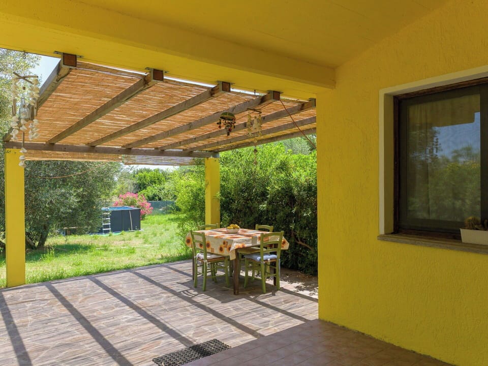 Wood, Shade, Garden, Outdoor Structure, Backyard, Eco Hotel, Pergola, Beam, Wood Stain, Porch