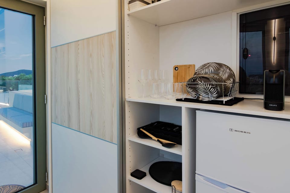 Fully Equipped Kitchen with Modern Appliances and Dining Space