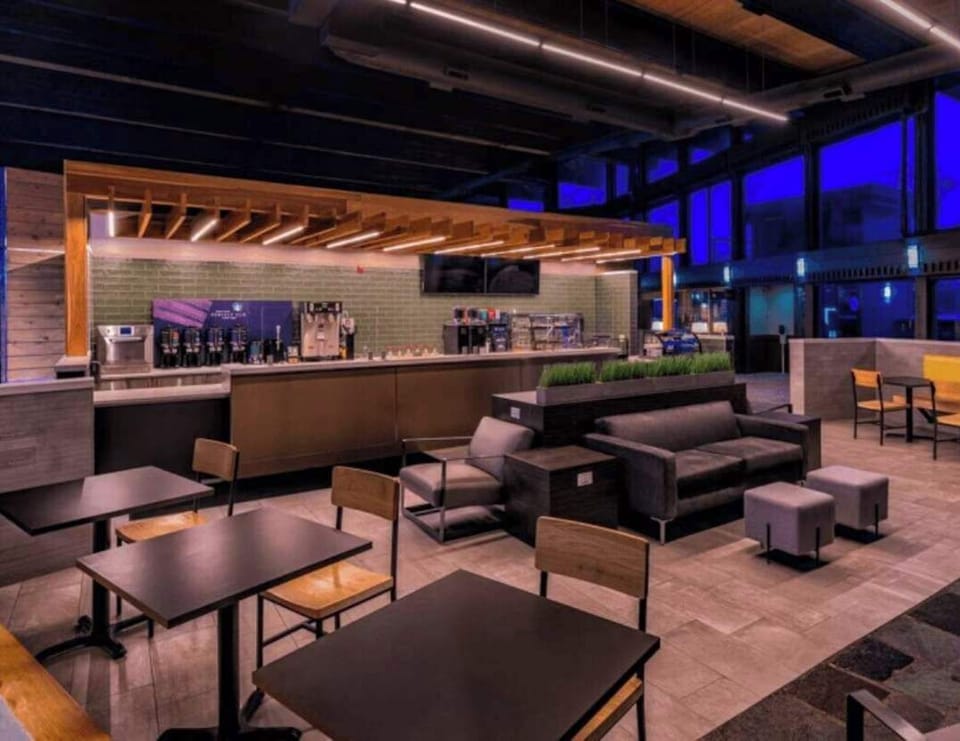 The lounge at Lakeview. A relaxed spot to wind down after dinner.