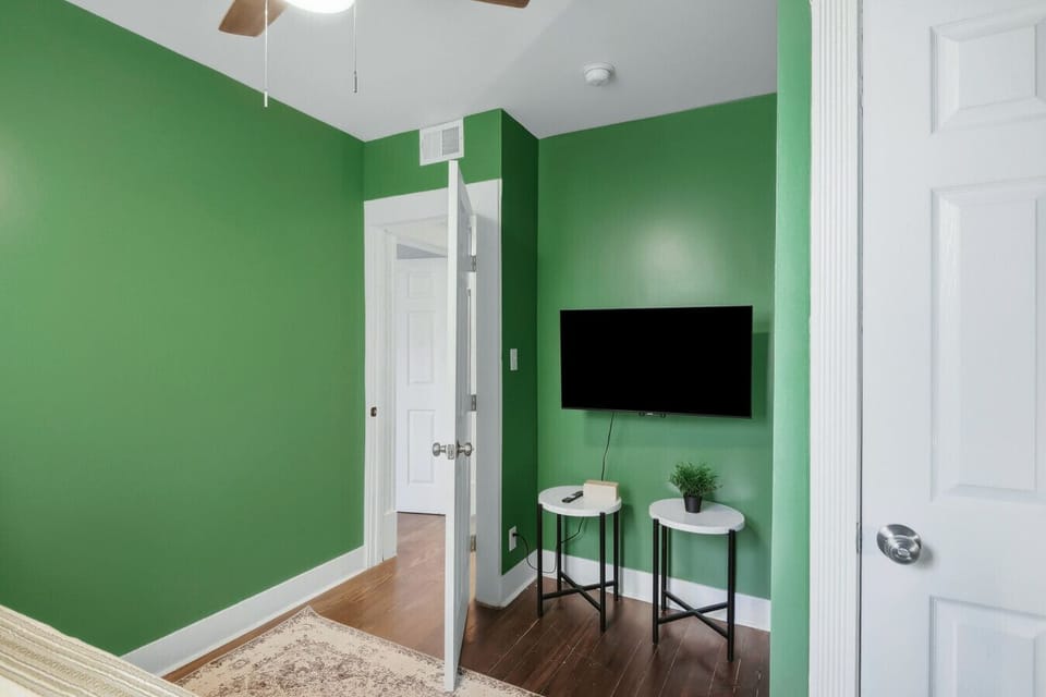 Bedroom: Ready for binge watching your favorite series!
