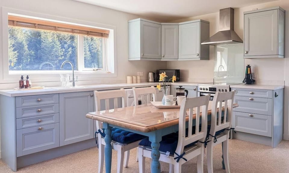 Fully equipped Kitchen with dining area