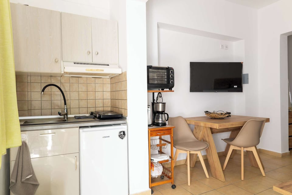 Fully equipped kitchenette for easy meals