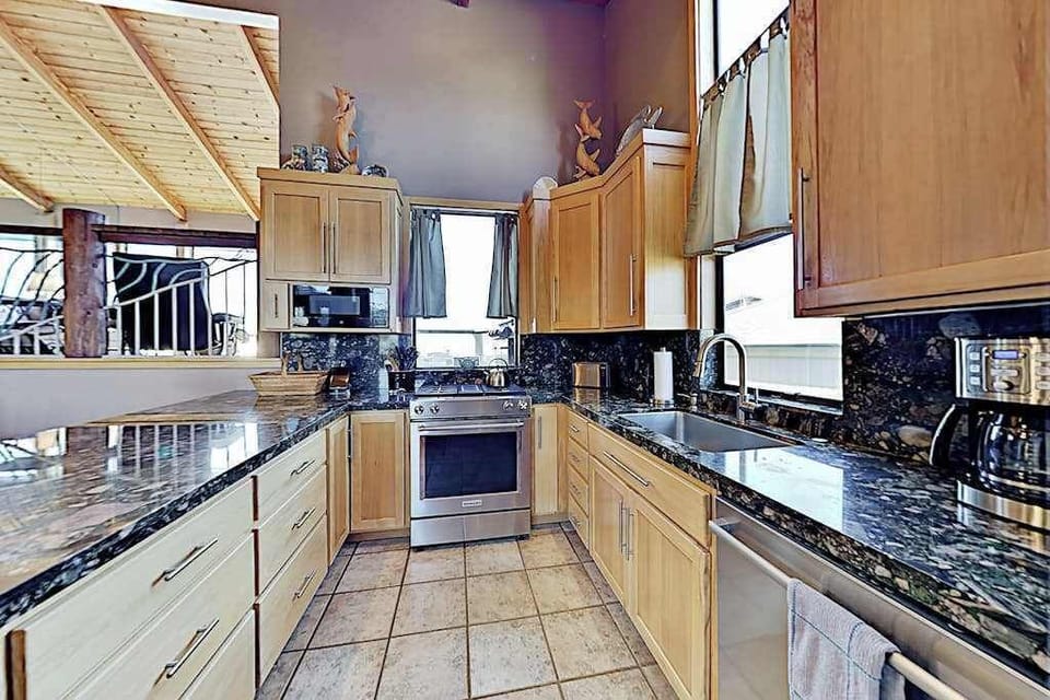 Cook like a local with a pro-grade range, granite backsplash, and a coffee maker ready to fuel your morning before you explore Sonoma County's coastal trails.